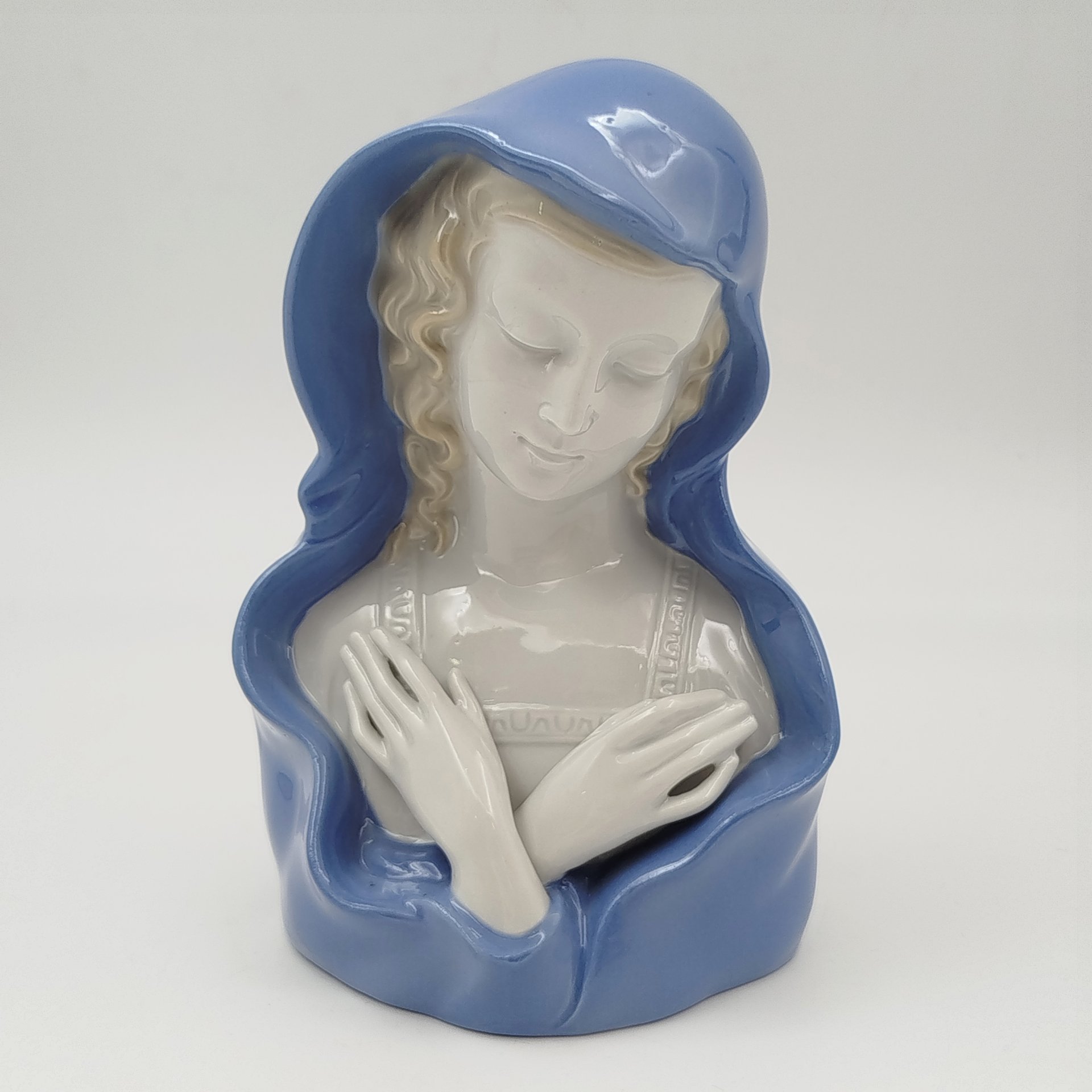 Статуэтка "Дева Мария" ("Молящаяся"), фарфор, VEB Porzellanfiguren Lippelsdorf (Липпельсдорф), Германия, 1950-1980 гг., VEB Porzellanfiguren Lippelsdorf (Липпельсдорф)