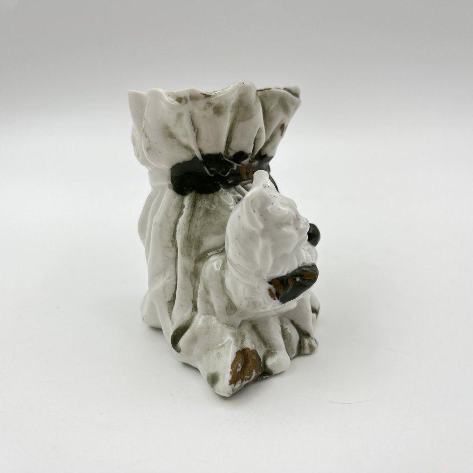 Вазочка (спичечница, солонка) в виде кошки с мешком