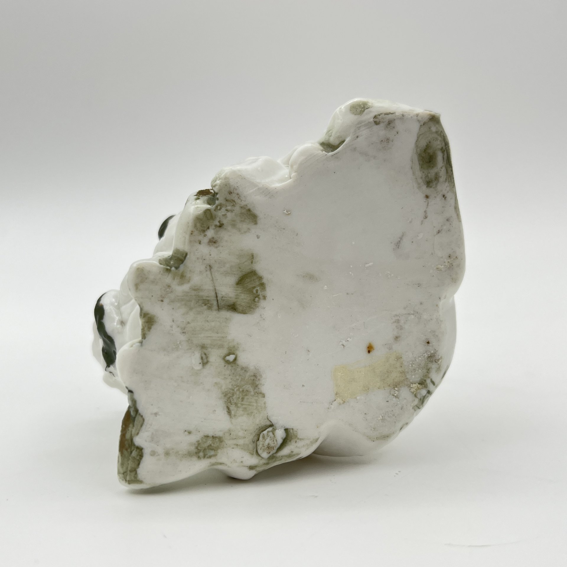 Вазочка (спичечница, солонка) в виде кошки с мешком, фарфор, роспись, золочение, Западная Европа, 1960-1990 гг.