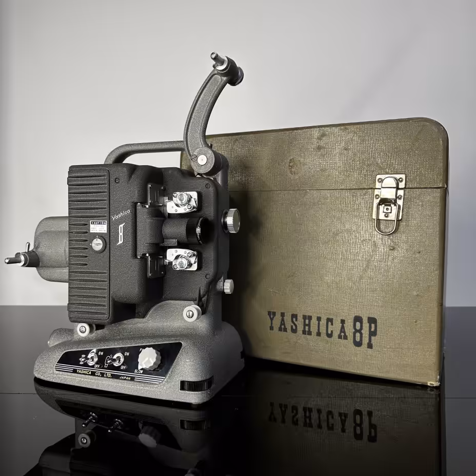 Кинопроектор "Yashica 8P" в кофре