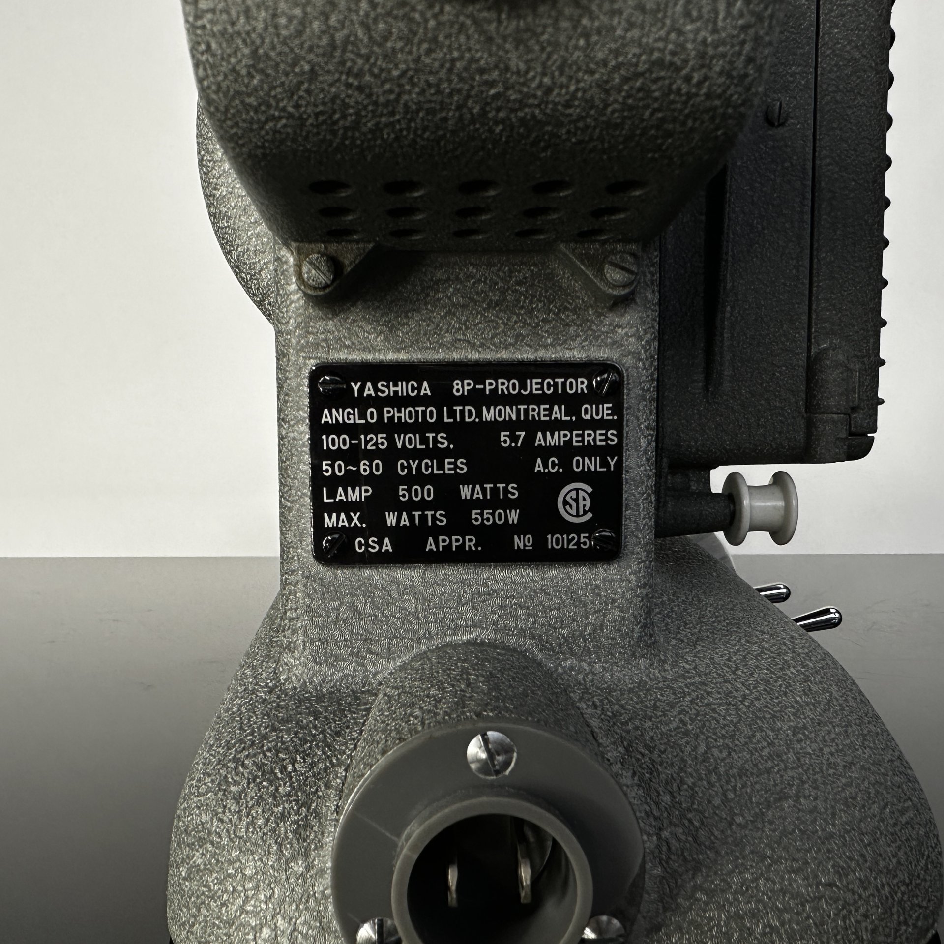Кинопроектор "Yashica 8P" в кофре