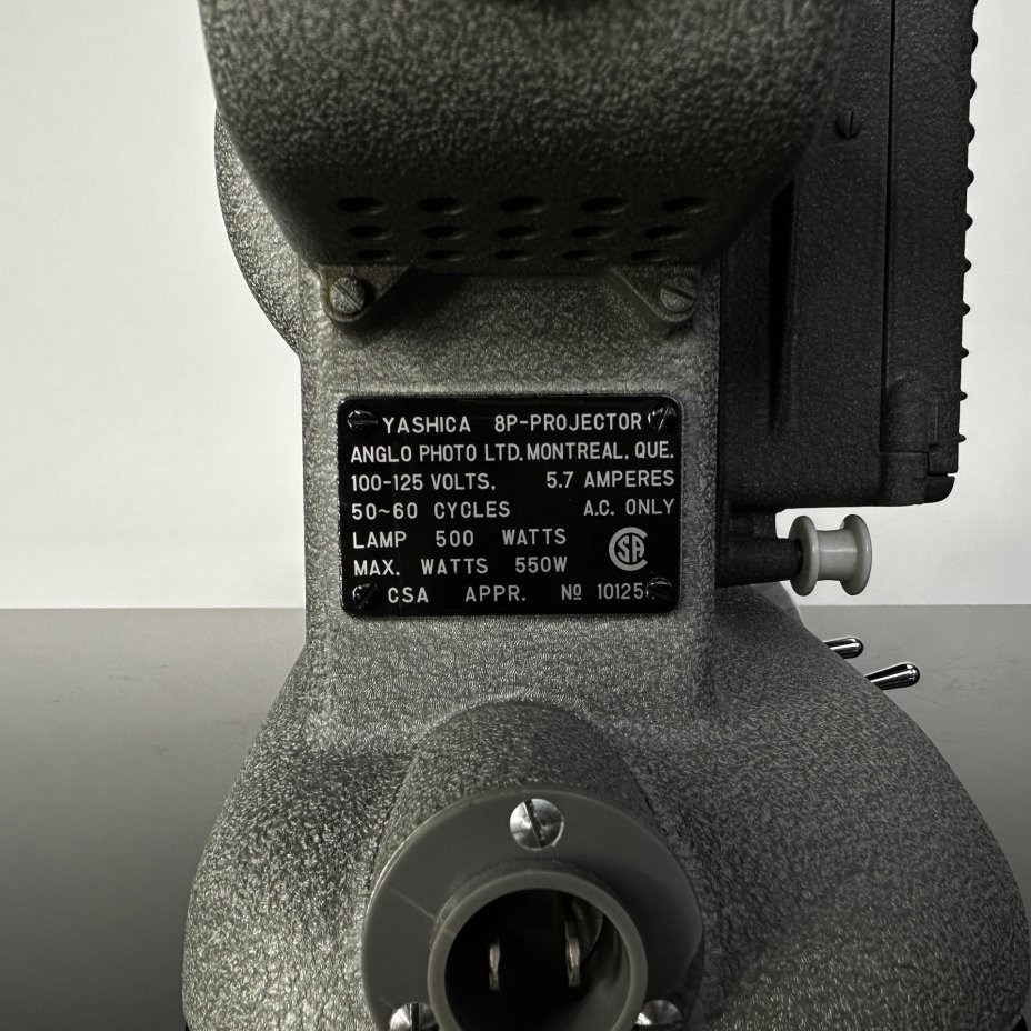 Кинопроектор "Yashica 8P" в кофре