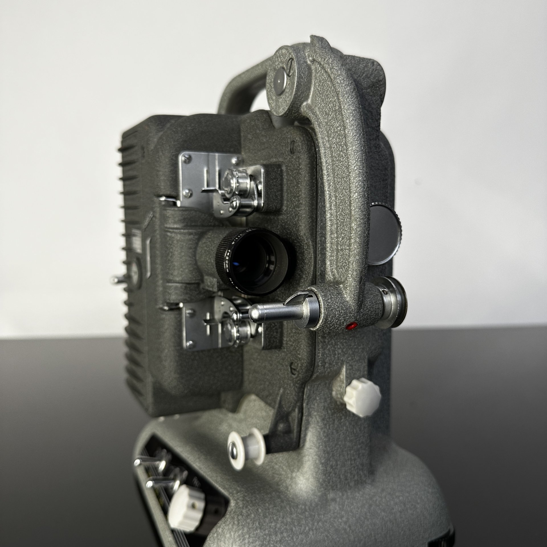 Кинопроектор "Yashica 8P" в кофре
