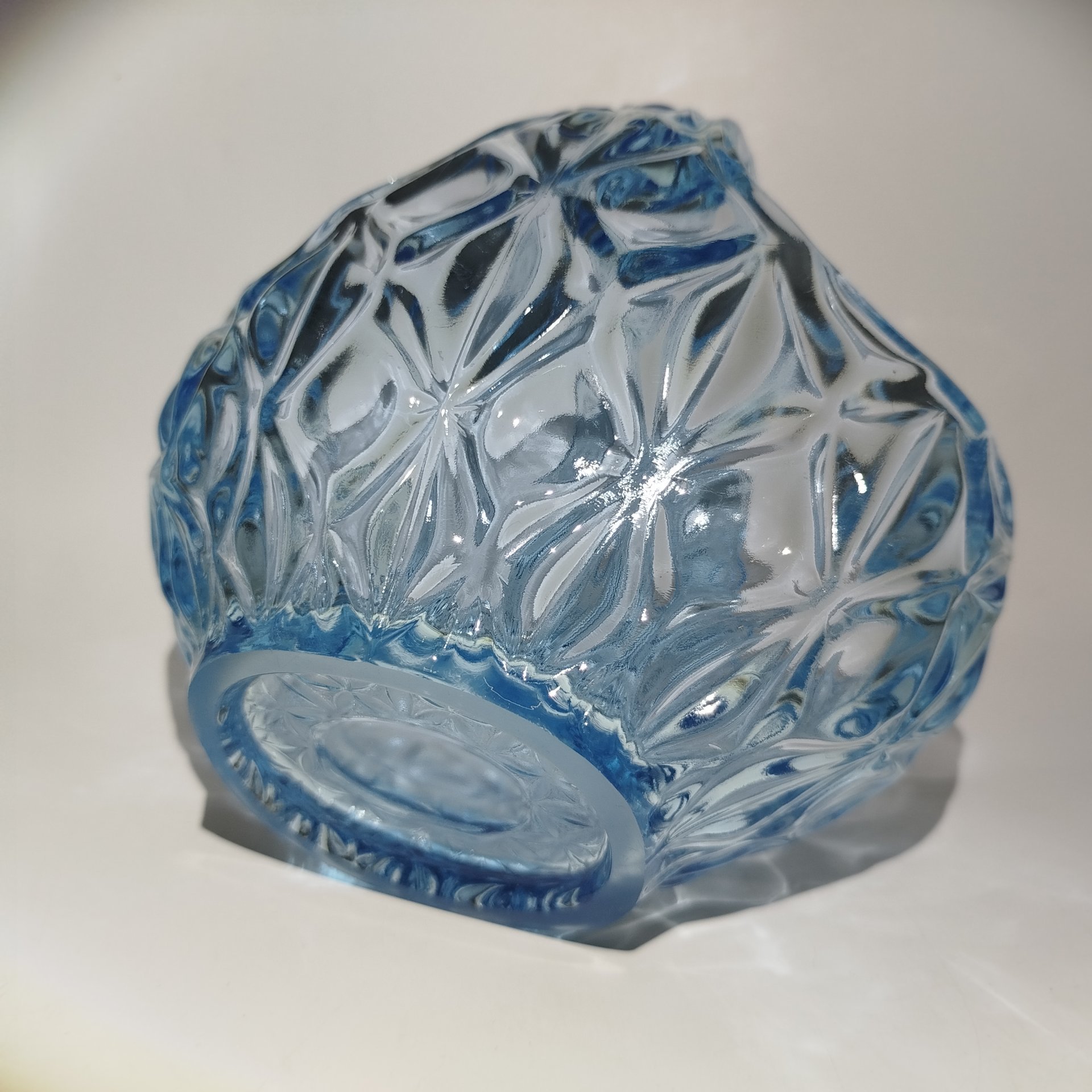Конфетница в виде корзинки с резным декором, стекло, пресс, СССР, 1960-1980 гг.
