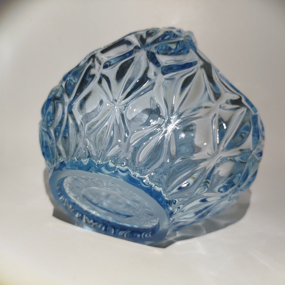 Конфетница в виде корзинки с резным декором, стекло, пресс, СССР, 1960-1980 гг.