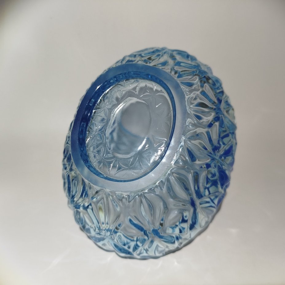 Конфетница в виде корзинки с резным декором, стекло, пресс, СССР, 1960-1980 гг.