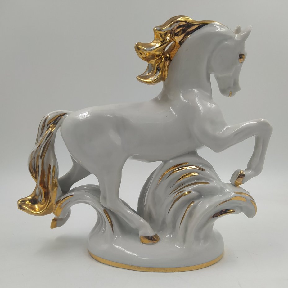 Статуэтка "Конь-огонь", автор формы И.С. Ефимов, фарфор, золочение, Ленинградский фарфоровый завод (ЛФЗ), СССР, 1960-1970 гг.