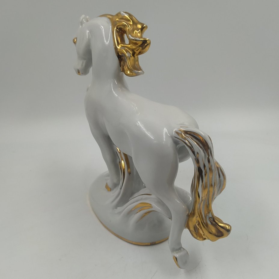 Статуэтка "Конь-огонь", автор формы И.С. Ефимов, фарфор, золочение, Ленинградский фарфоровый завод (ЛФЗ), СССР, 1960-1970 гг.