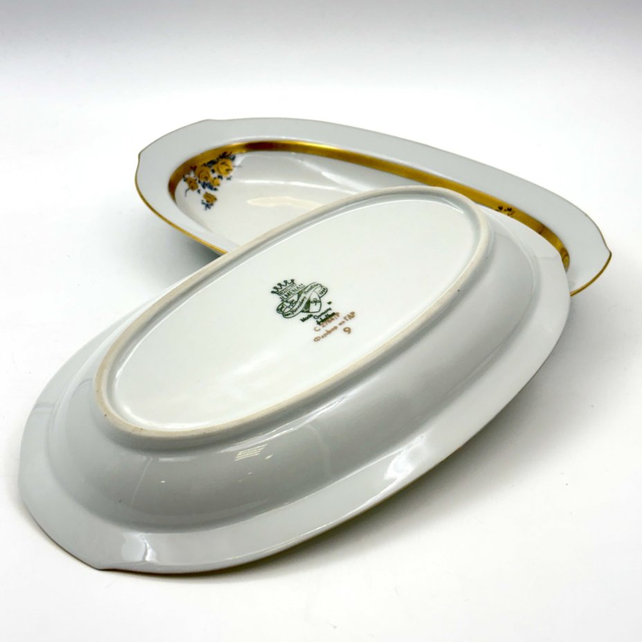 Пара сервировочных блюд (селедочниц) с цветочным декором золотистого цвета, фарфор, деколь, золочение, Graf Von Henneberg Porzellan, 1777 Jlmenau, ГДР, 1973-1977 гг.