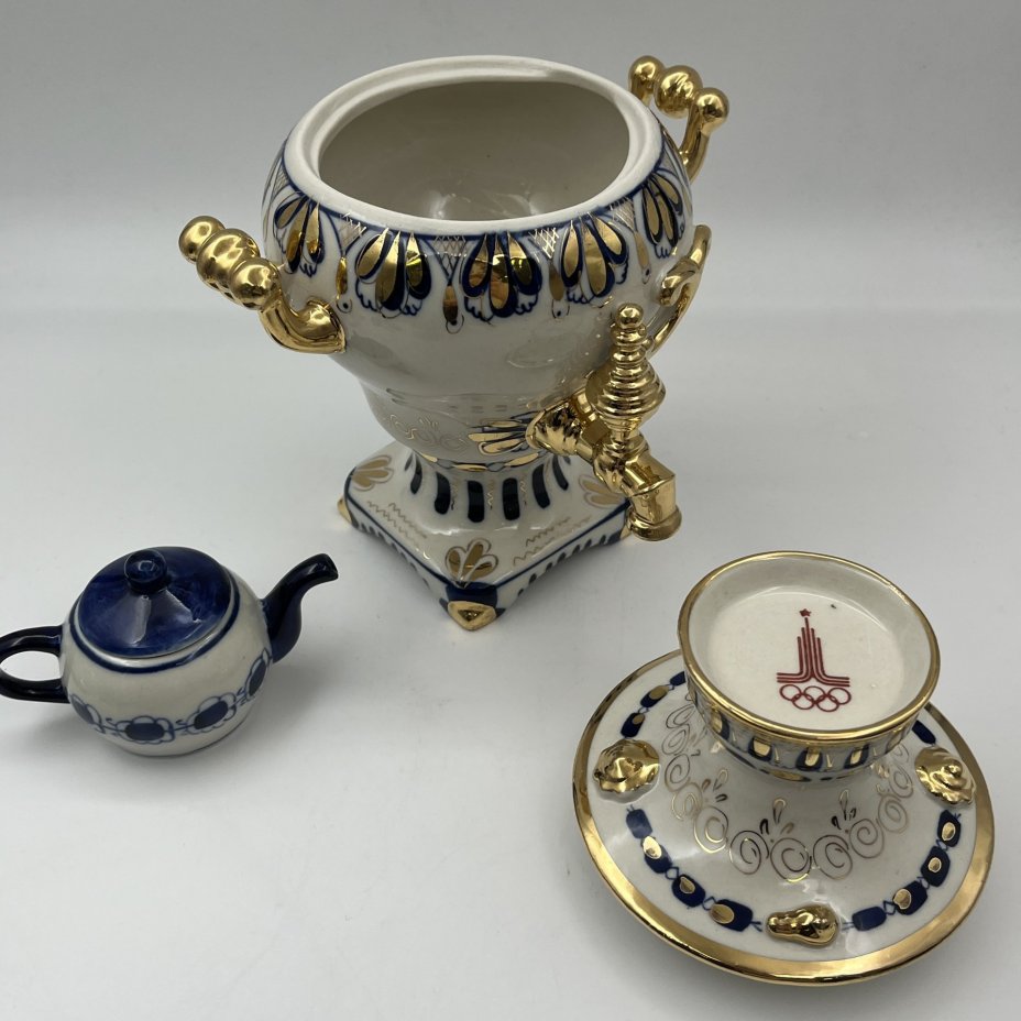 Статуэтка "Самовар с заварочным чайником" с символикой Олимпиады-80, фарфор, роспись, золочение, Объединение «Гжель», СССР, 1972-1985 гг., Объединение «Гжель»