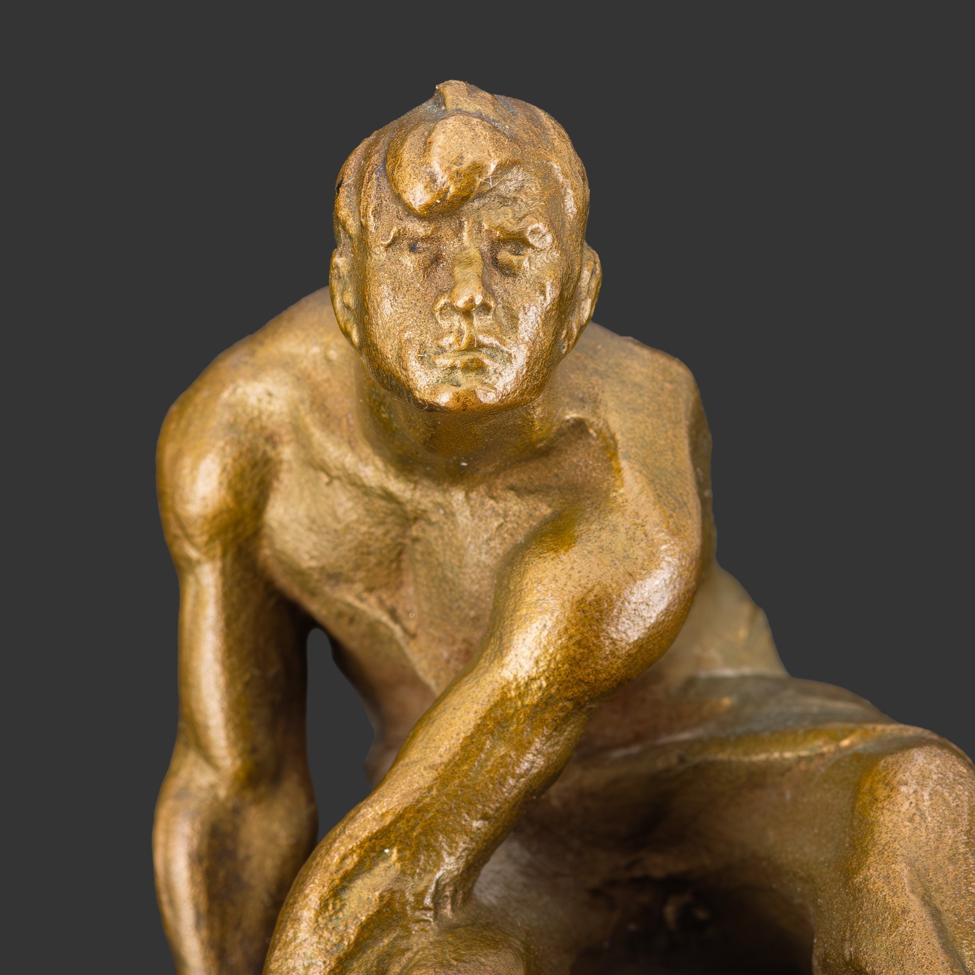 Скульптура "Булыжник — оружие пролетариата", автор Шадр Иван Дмитриевич, бронза, камень, СССР, 1967 г.