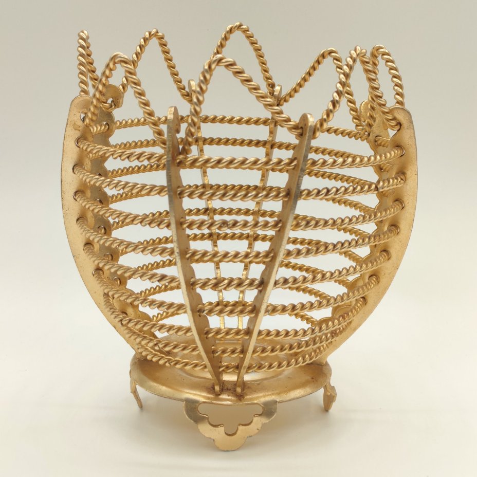 Сухарница (конфетница) с ажурным бортом