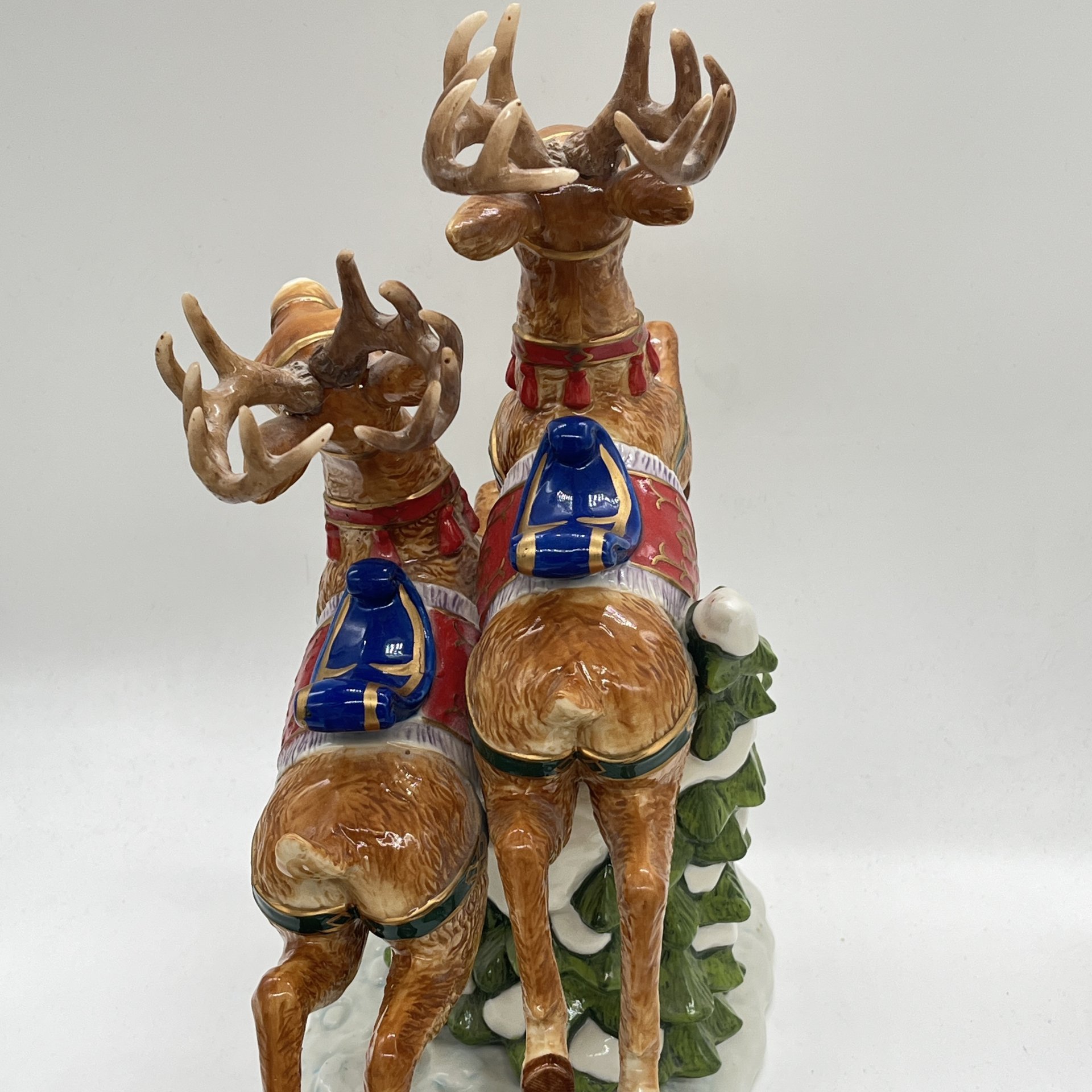 Статуэтка "Рождественские олени", фарфор, роспись, Восточная Европа, 2000-2010 гг.