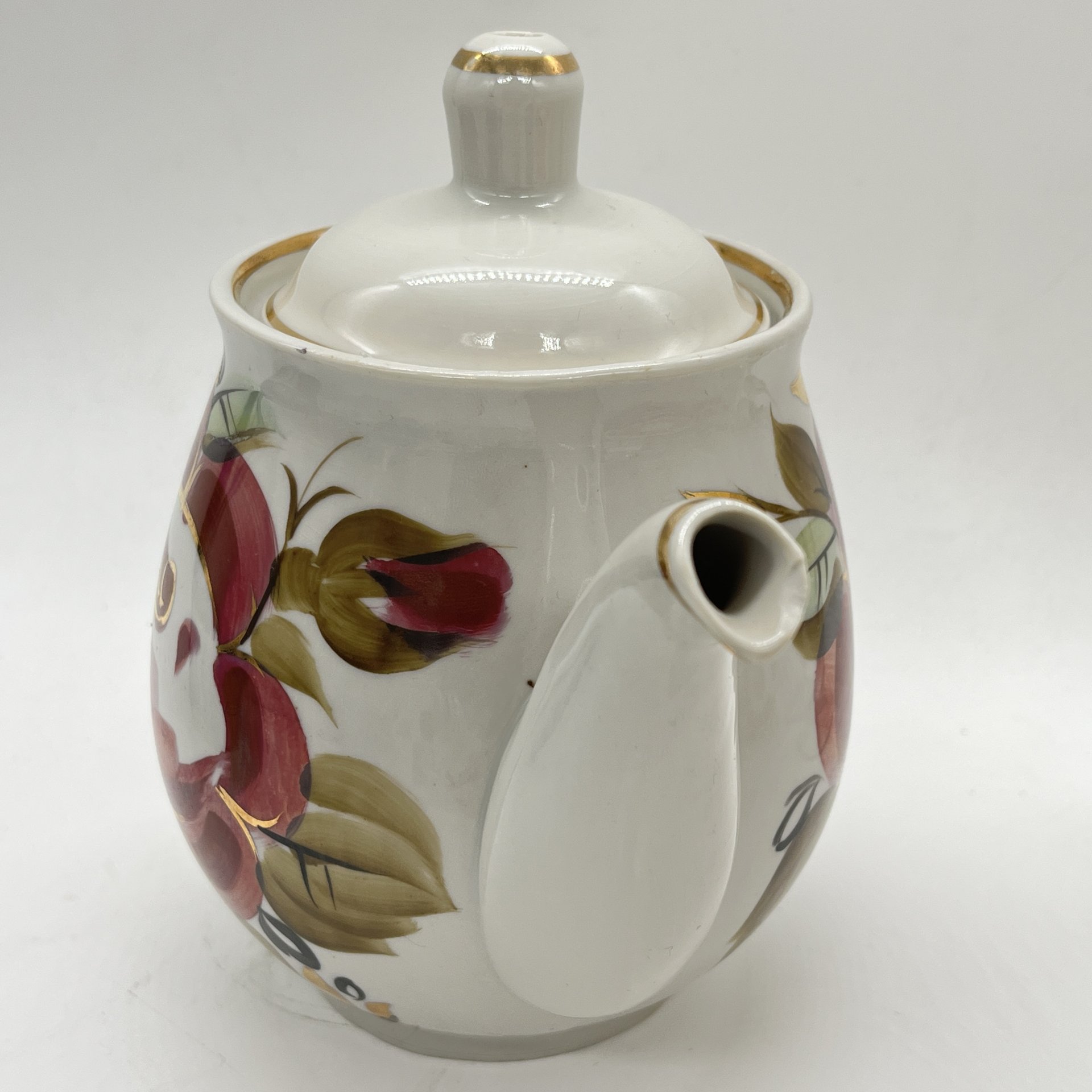 Чайник заварочный с расписным цветочным декором, фарфор, роспись, Кузяевский фарфоровый завод, СССР, 1970-1990 гг.