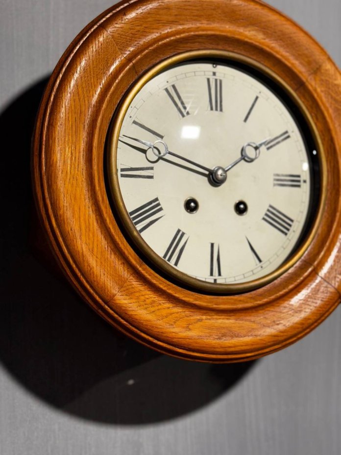 Часы "Шайба" (с ключом)