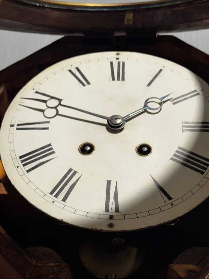 Часы "Шайба" (с ключом)