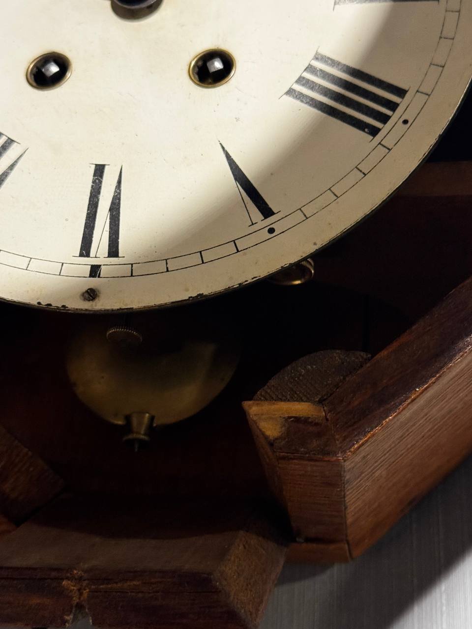Часы "Шайба" (с ключом), дерево, металл, стекло, Германия, 1879 г.