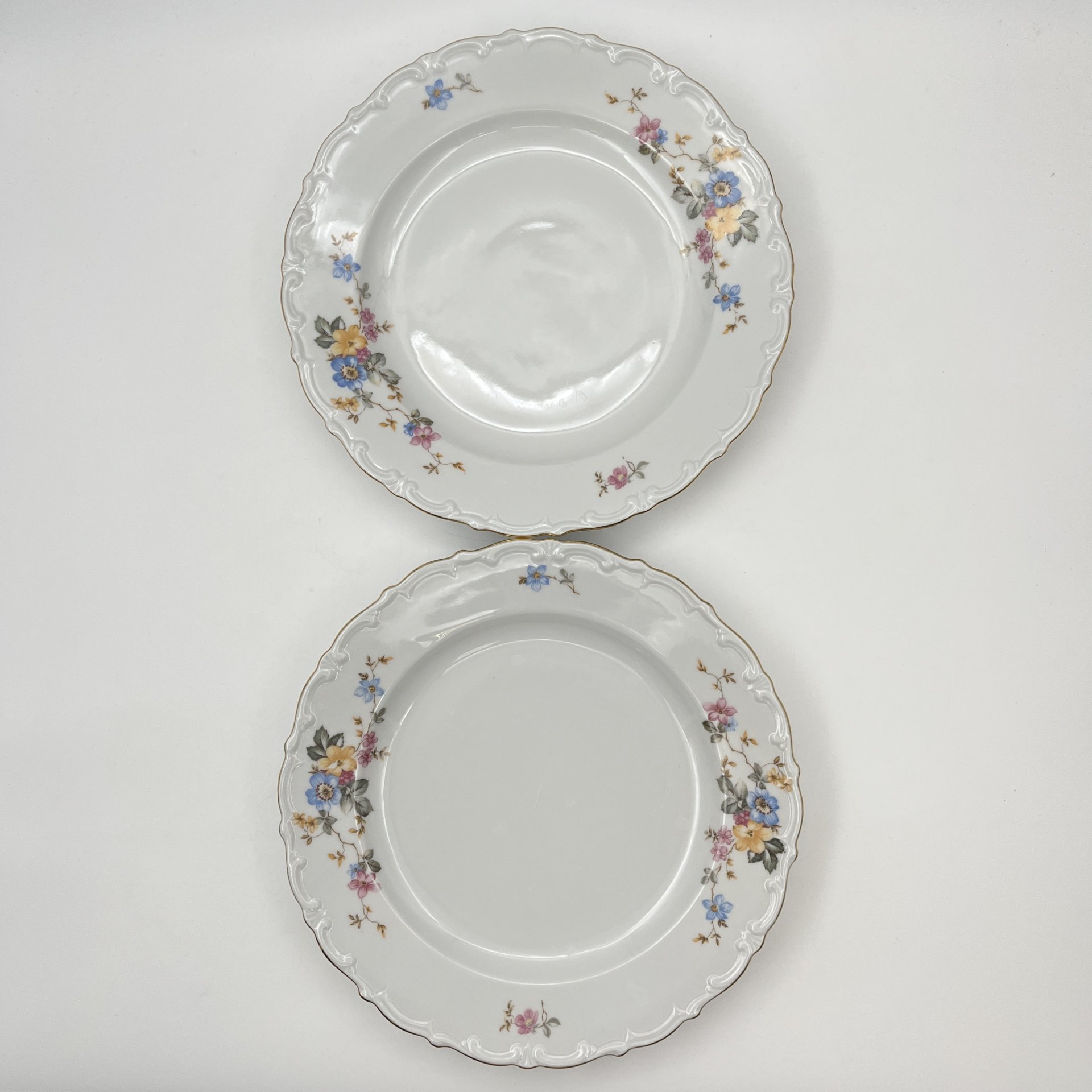 Набор обеденных тарелок с цветочным и рельефным декором на 6 персон