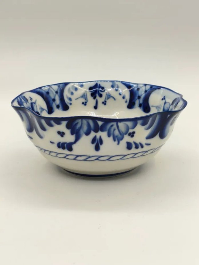 Конфетница с цветочным декором, Гжель, фарфор, роспись, Россия, 1990-2010 гг.