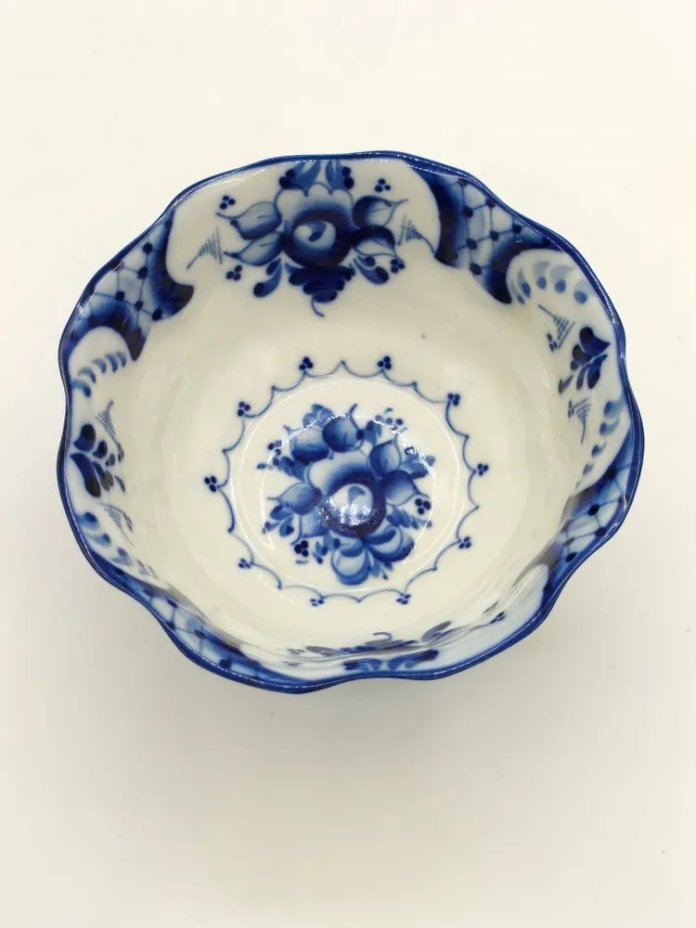 Конфетница с цветочным декором, Гжель