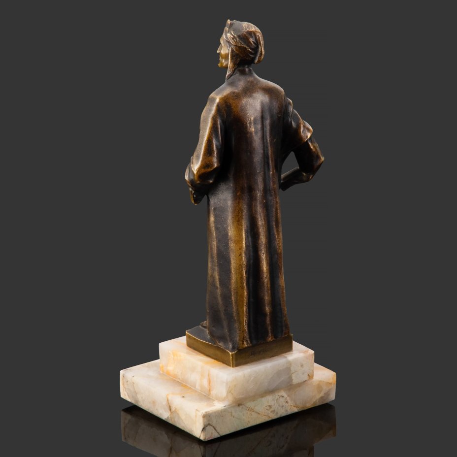 Скульптура "Данте с книгой", автор Else von Beck (1888-1925)