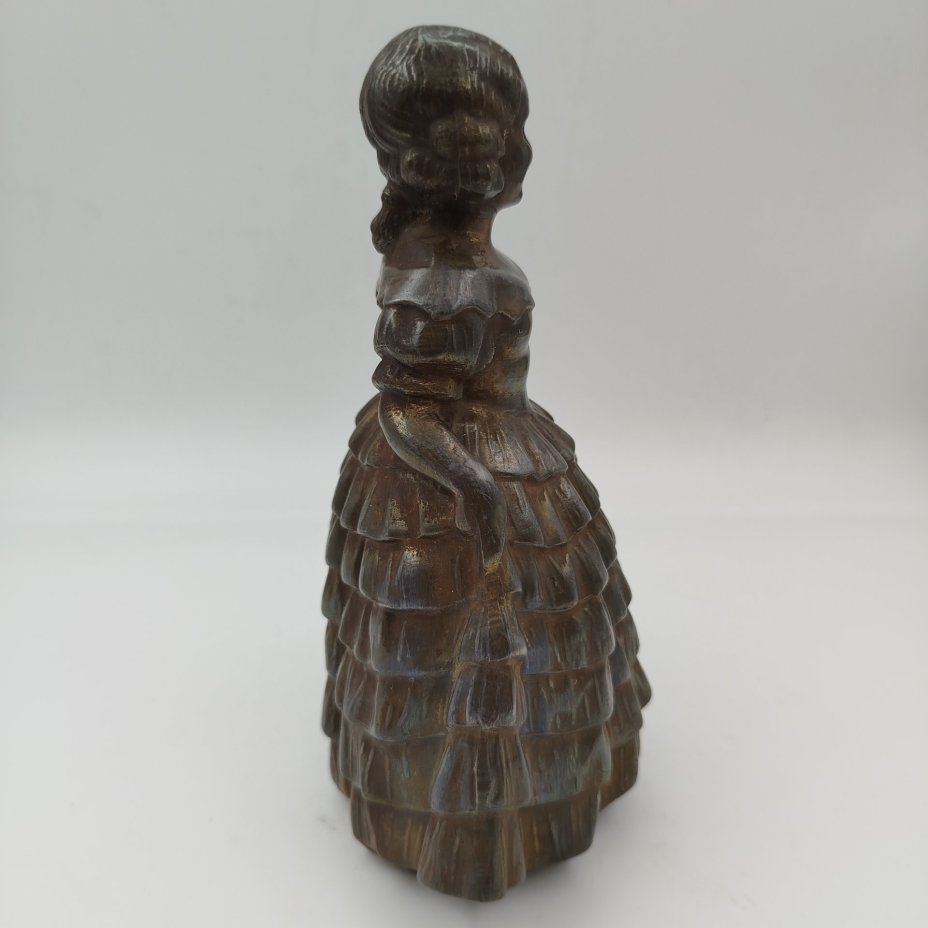 Статуэтка "Юная красавица в бальном платье"