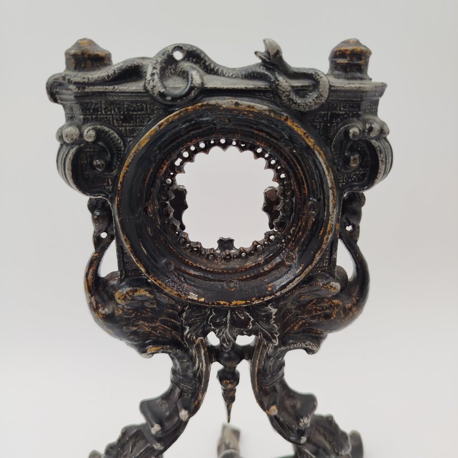 Подчасник ажурный со змеей, чугун, литье, крашение, Кусинский чугунолитейный завод (Куса), СССР, 1960-1980 гг.