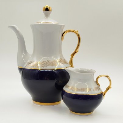 Набор из кофейника и молочника с цветочным декором, фарфор, крытье кобальтом, золочение, Полонский фарфоровый завод, СССР, 1980-1991 гг.