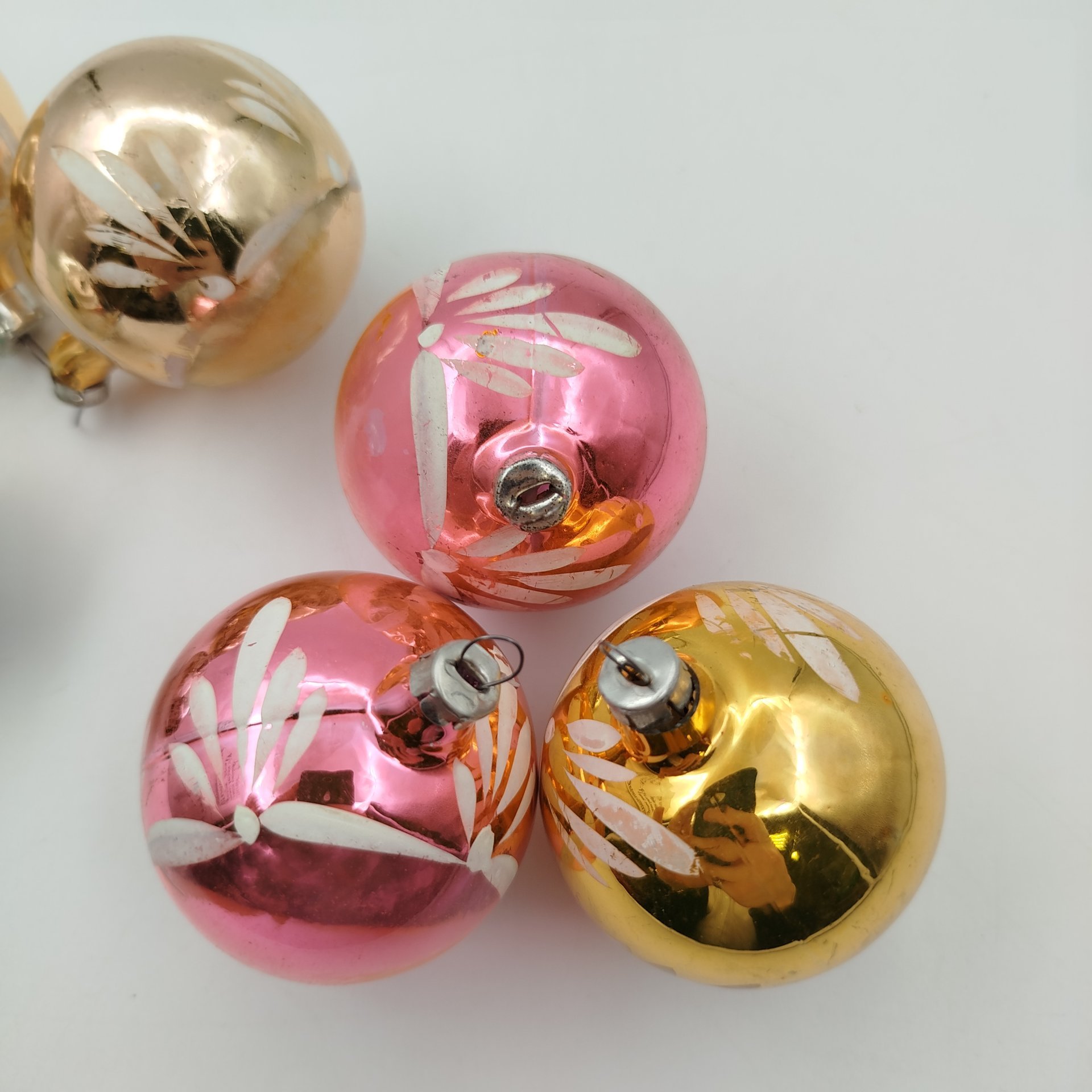 Набор ёлочных игрушек "Шары", стекло, роспись, металл, СССР, 1970-1990 гг.