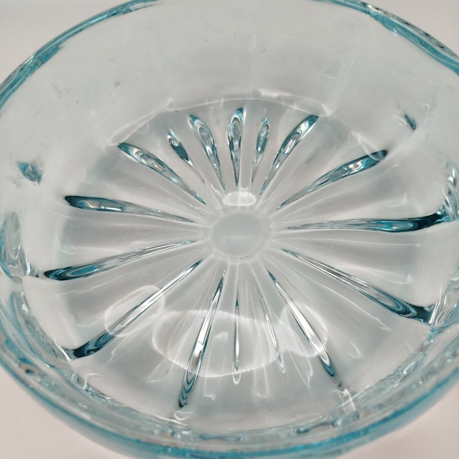 Ваза (конфетница), автор Рогов Е.И, цветное стекло, Гусевской хрустальный завод (Гусь-Хрустальный), СССР, 1950-1970 гг.