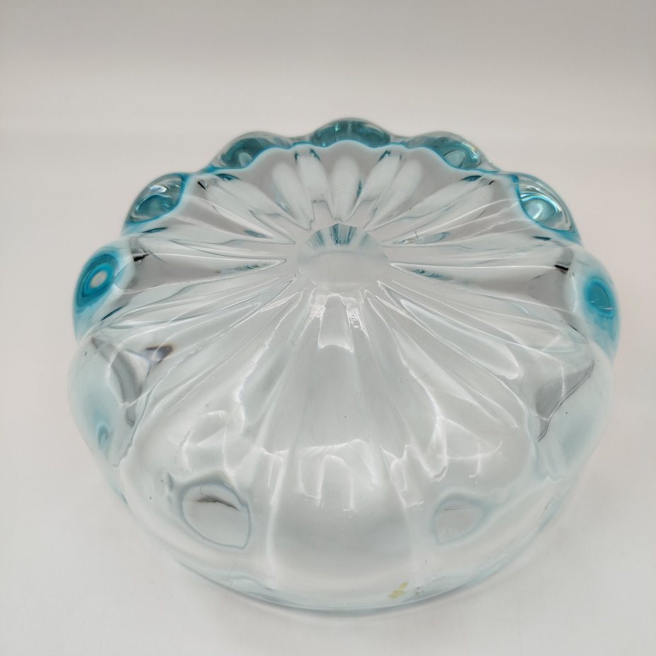 Ваза (конфетница), автор Рогов Е.И, цветное стекло, Гусевской хрустальный завод (Гусь-Хрустальный), СССР, 1950-1970 гг.