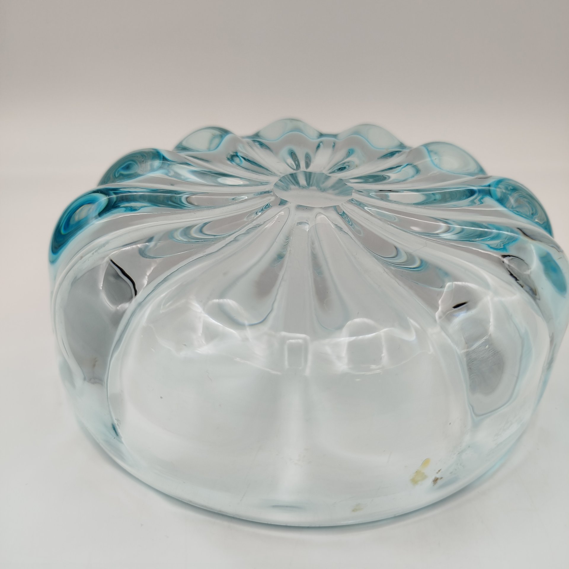 Ваза (конфетница), автор Рогов Е.И, цветное стекло, Гусевской хрустальный завод (Гусь-Хрустальный), СССР, 1950-1970 гг.