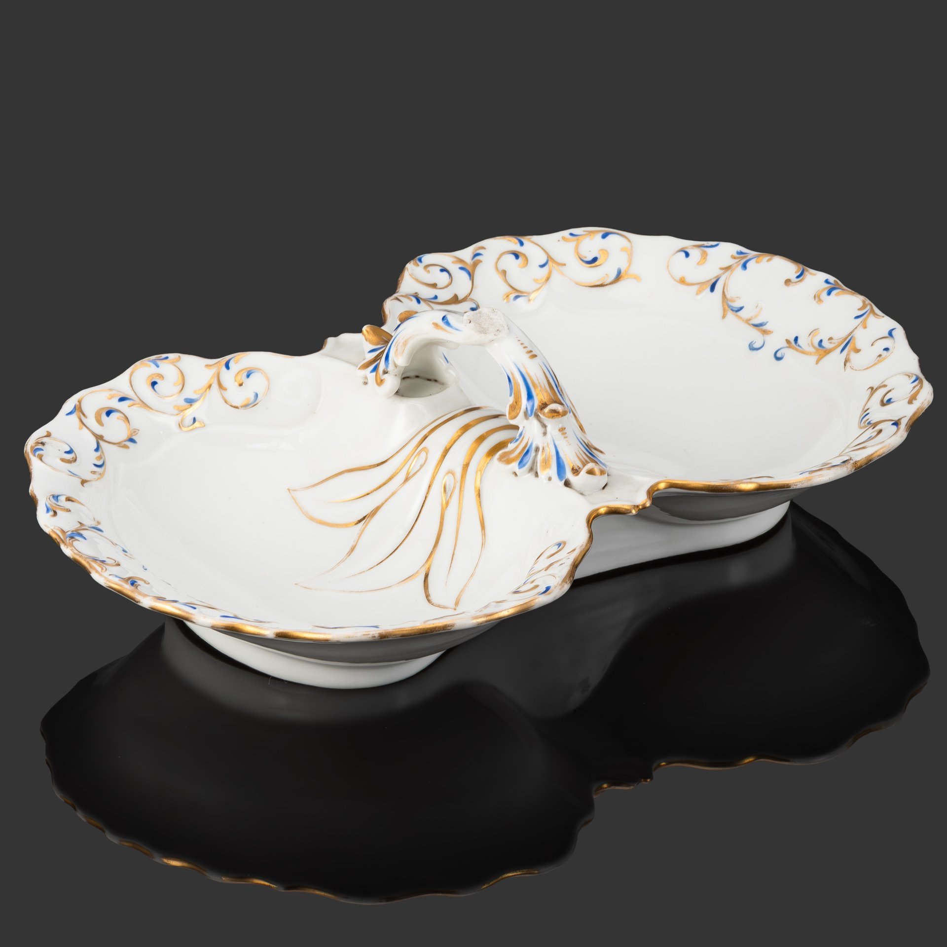 Менажница двойная с ручкой и растительным декором в сине-золотой гамме, фарфор, роспись, золочение, Фарфоровый завод братьев Корниловых, Российская империя, 1861-1884 гг.