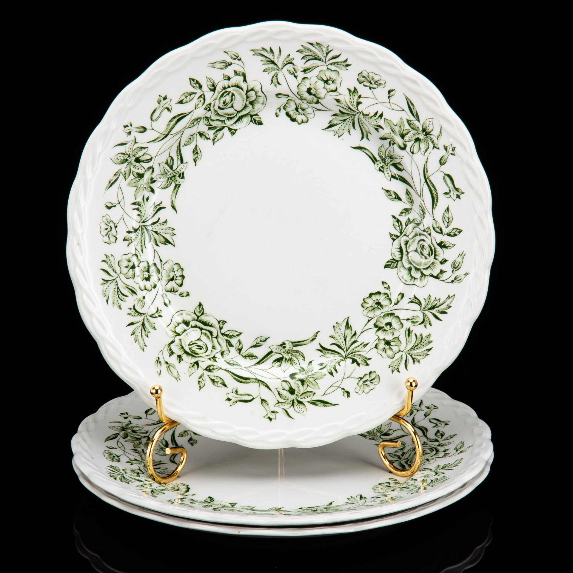 Набор из трех тарелок с растительным декором в зеленой гамме