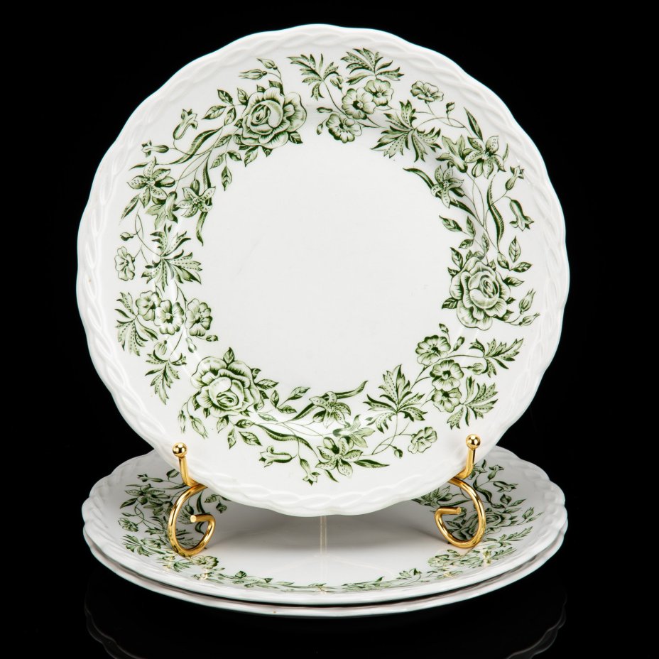 Набор из трех тарелок с растительным декором в зеленой гамме