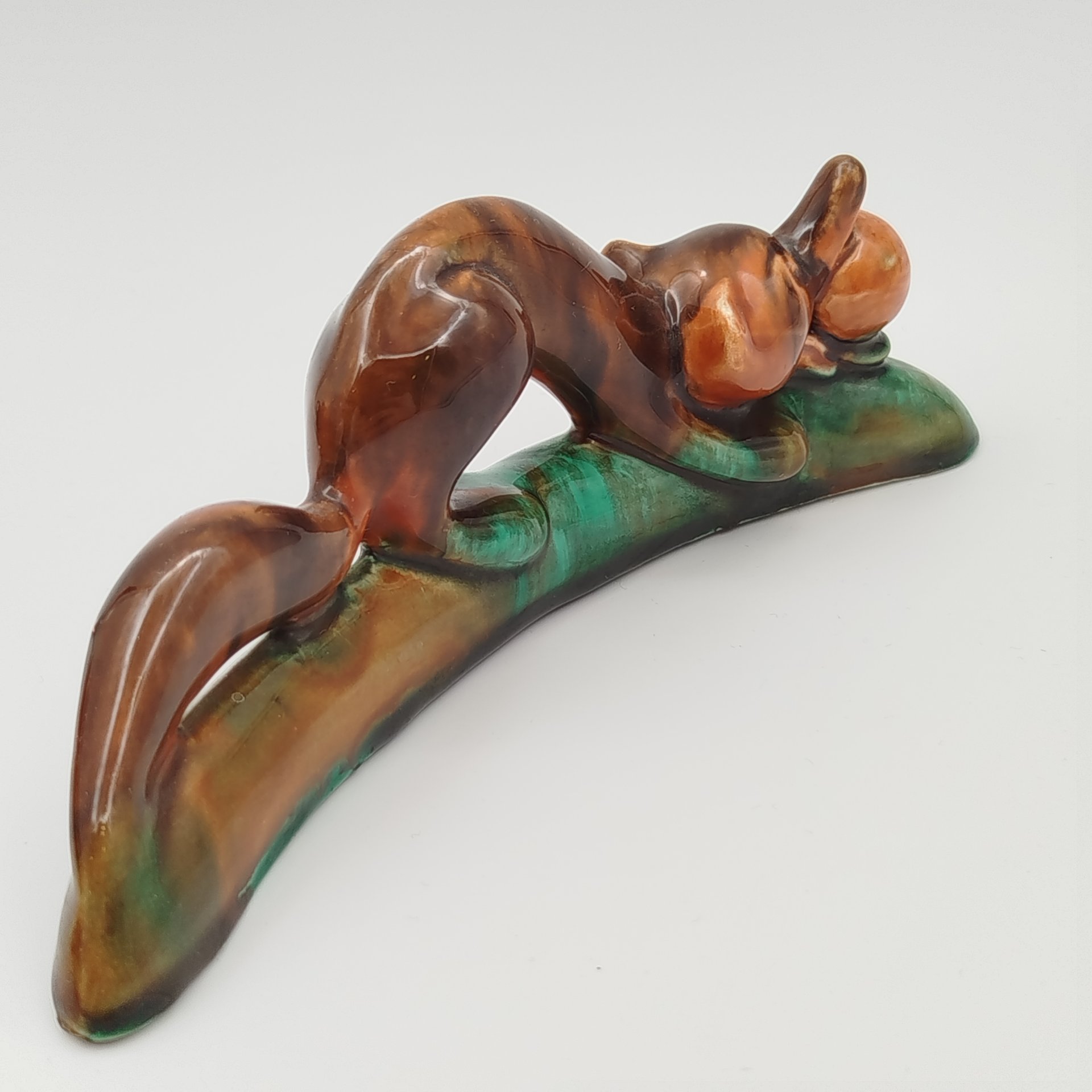 Статуэтка "Лиса и колобок", фаянс, поливы, Конаковский фаянсовый завод им. М.И. Калинина (ЗиК Конаково), СССР, 1950-1970 гг.