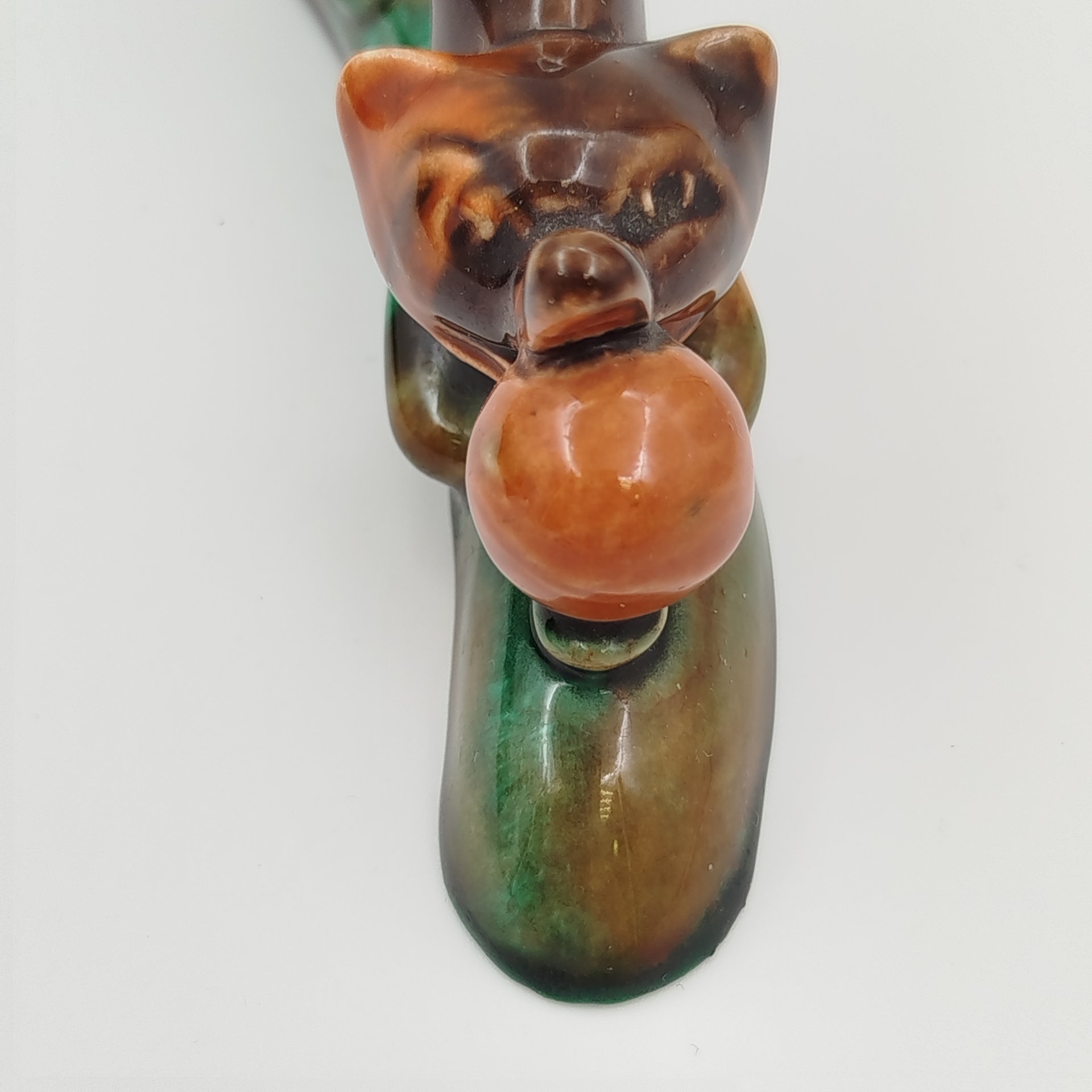 Статуэтка "Лиса и колобок", фаянс, поливы, Конаковский фаянсовый завод им. М.И. Калинина (ЗиК Конаково), СССР, 1950-1970 гг.