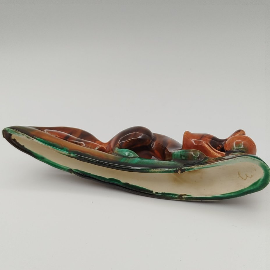 Статуэтка "Лиса и колобок", фаянс, поливы, Конаковский фаянсовый завод им. М.И. Калинина (ЗиК Конаково), СССР, 1950-1970 гг.