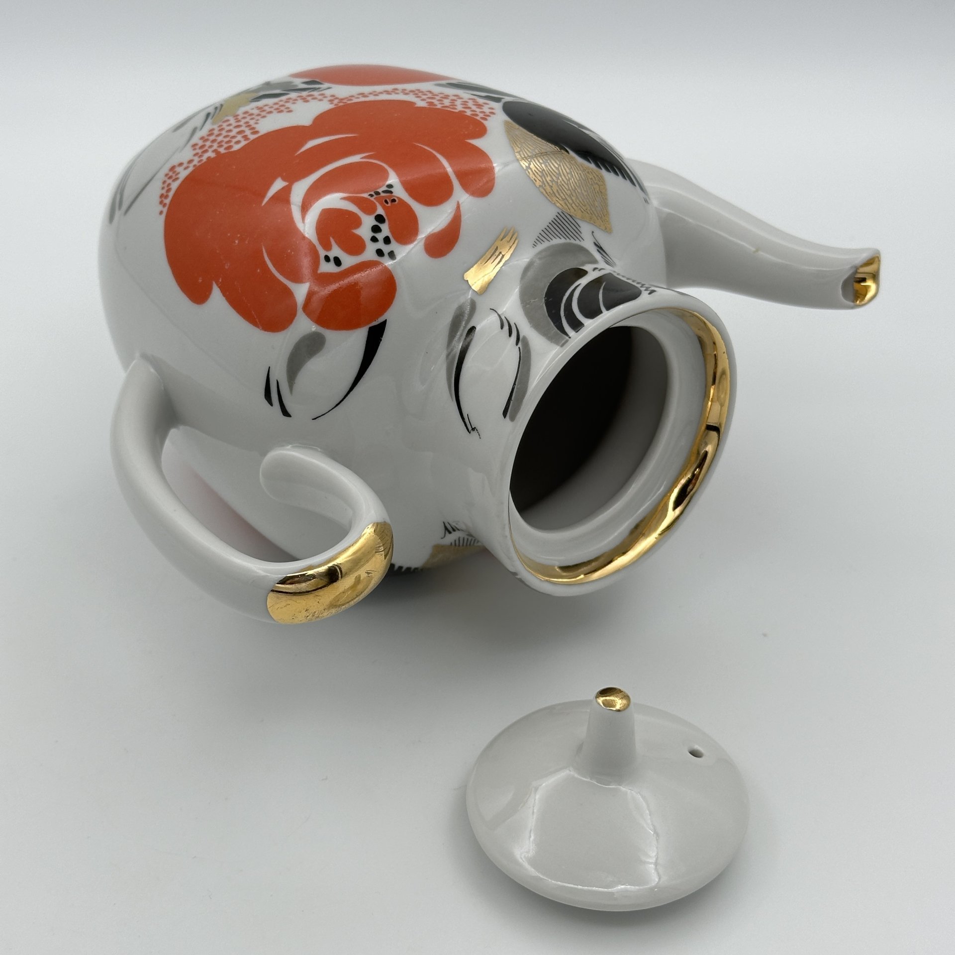 Чайник заварочный "Красный пион" ("Красный мак"), Ленинградский фарфоровый завод (ЛФЗ)