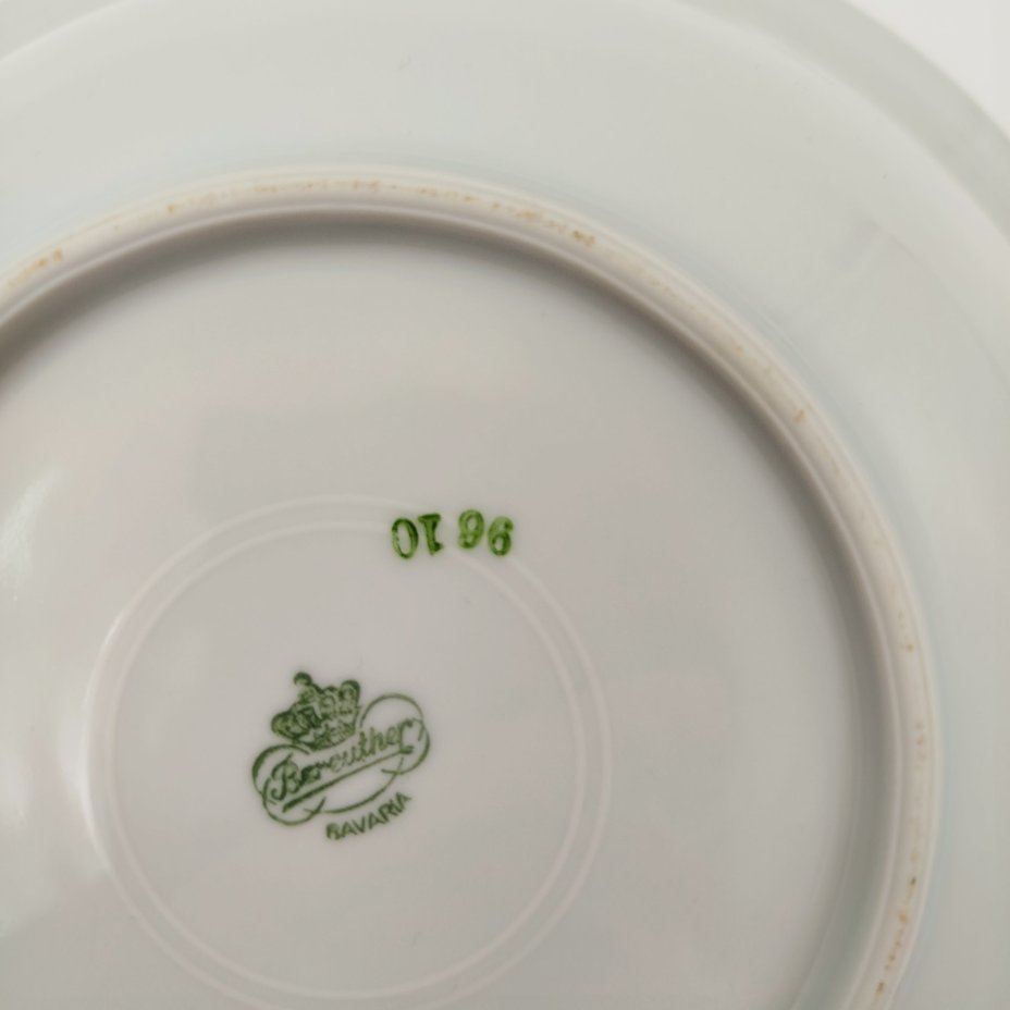 Салатник круглой формы, украшенный цветочным декором, фарфор, деколь, золочение, Bareuther & Co., Bavaria, Германия, 1931-1945 гг.