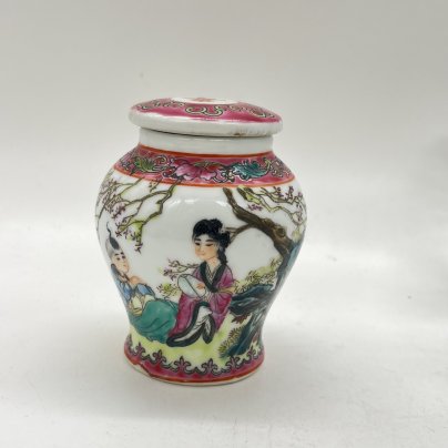 Вазочка имбирная с расписным изображением  сценки, фарфор, роспись, Китай, 1950-1970 гг.