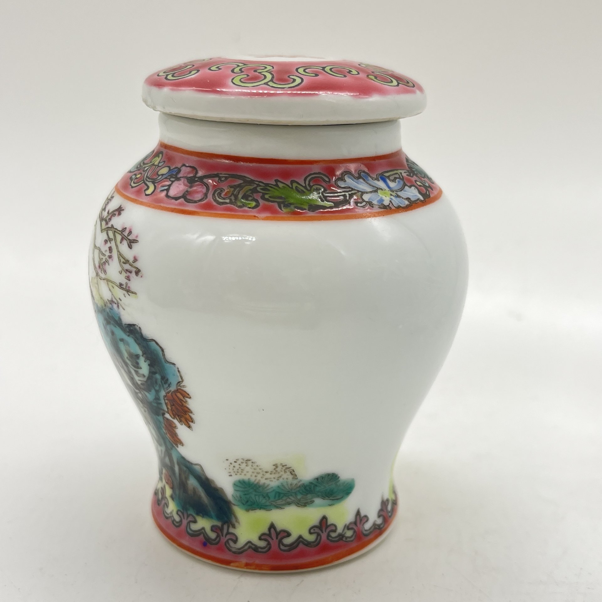 Вазочка имбирная с расписным изображением  сценки, фарфор, роспись, Китай, 1950-1970 гг.