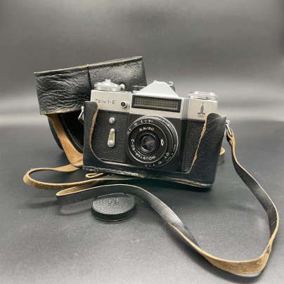 Фотоаппарат "Зенит-Е" с олимпийской символикой, объективом "Индустар 50-2", в кофре, Красногорский механический завод (КМЗ)