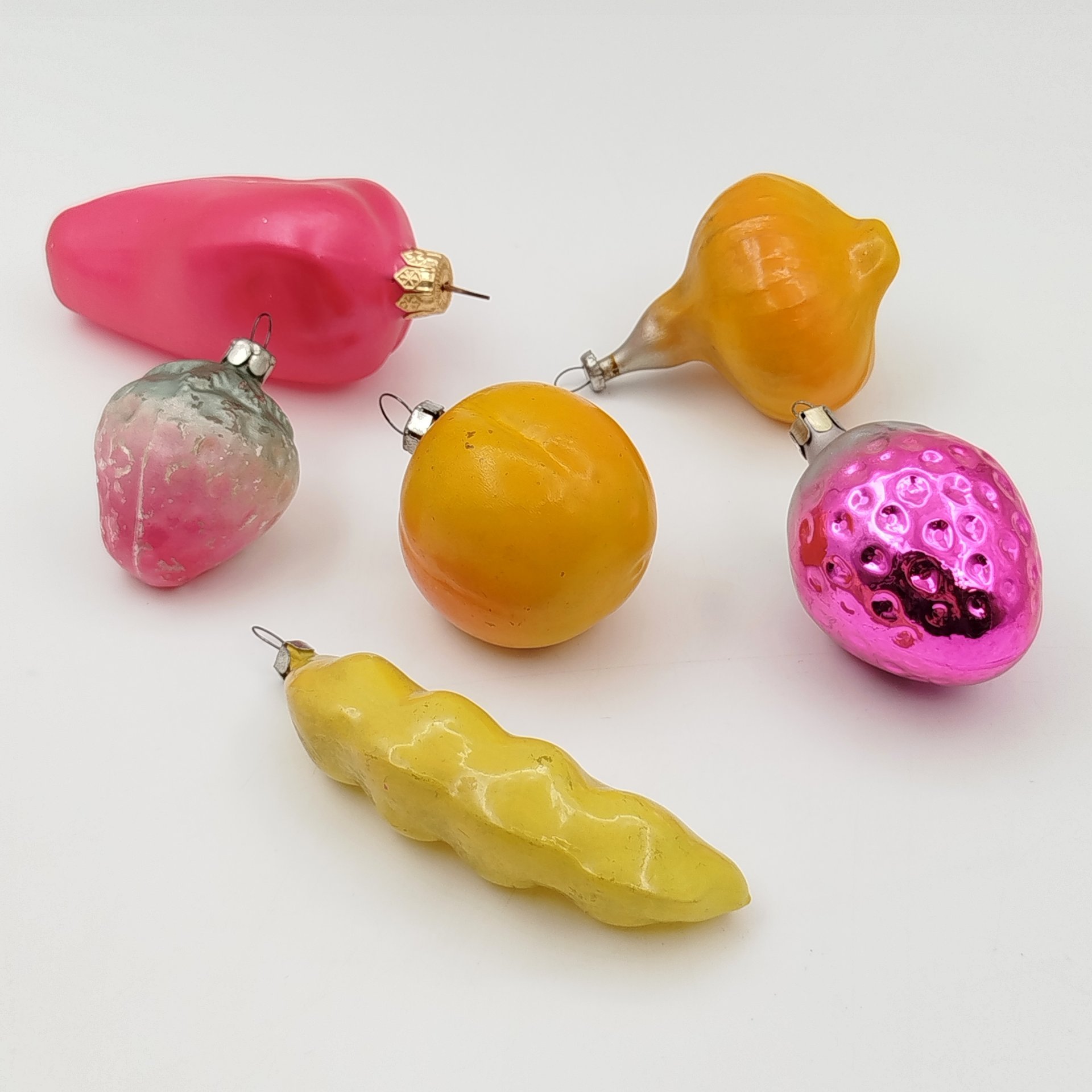 Набор из 6-ти ёлочных игрушек в виде овощей, фруктов и ягод, стекло, роспись, СССР, 1950-1980 гг.