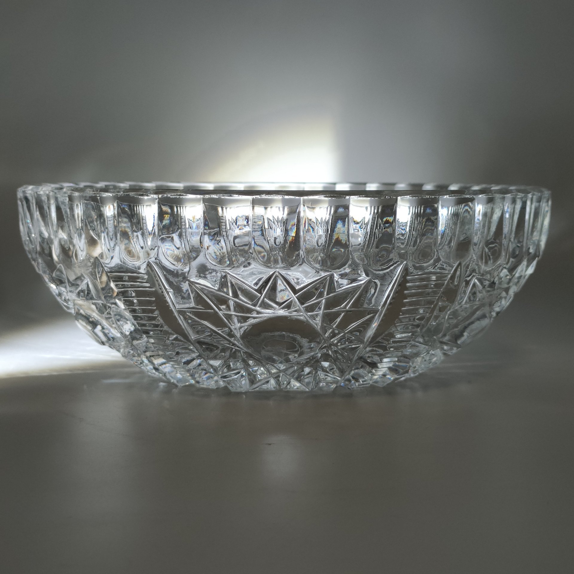 Конфетница (салатник), декорированная геометрическим орнаментом, хрусталь, алмазная грань, СССР, 1970-1990 гг.