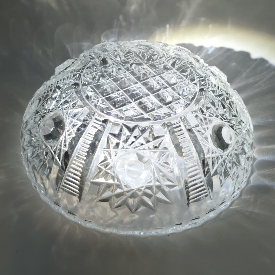 Конфетница (салатник), декорированная геометрическим орнаментом