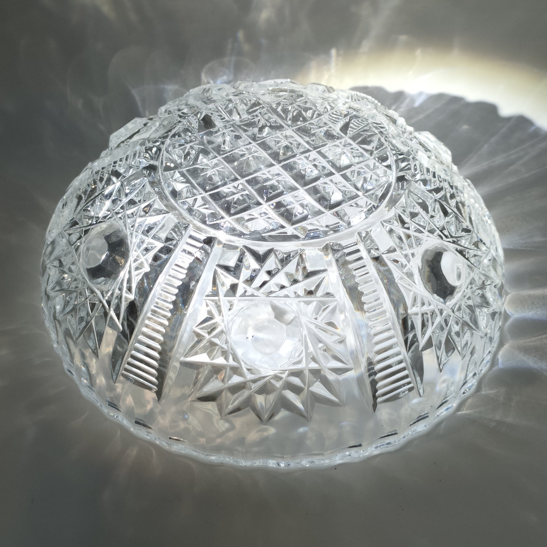 Конфетница (салатник), декорированная геометрическим орнаментом