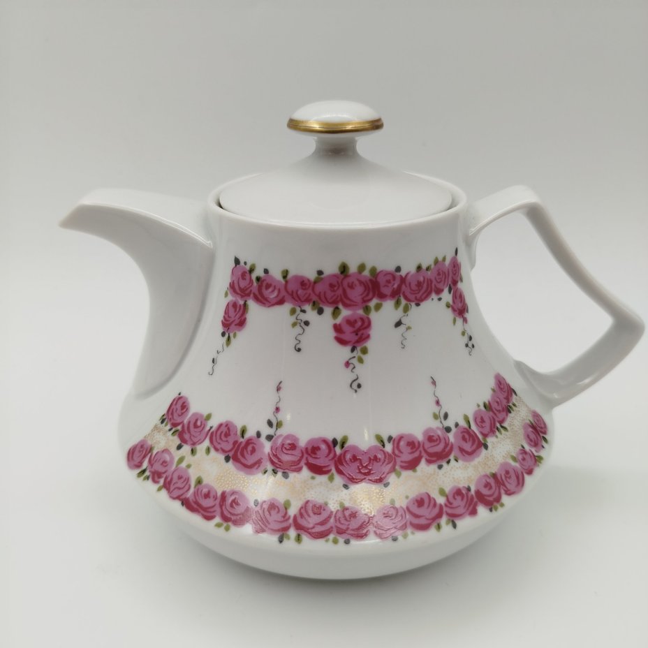 Чайник заварочный, украшенный цветочным декором, фарфор, деколь, золочение, Graf Von Henneberg Porzellan, 1777 Jlmenau, ГДР, 1973-1977 гг.