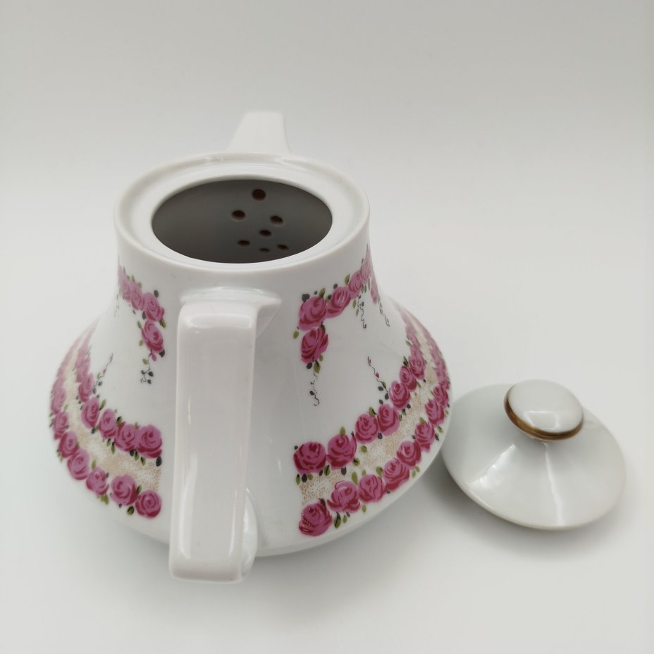 Чайник заварочный, украшенный цветочным декором
