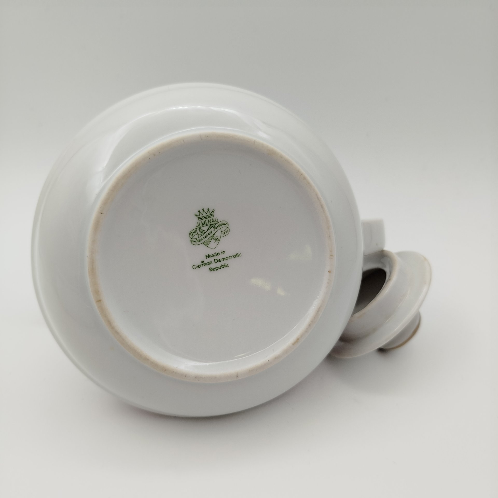 Чайник заварочный, украшенный цветочным декором, фарфор, деколь, золочение, Graf Von Henneberg Porzellan, 1777 Jlmenau, ГДР, 1973-1977 гг.